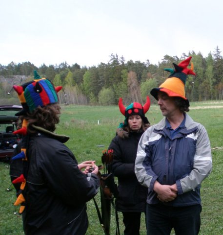 frgrannastehattarnahadefamiljenhansen.jpg